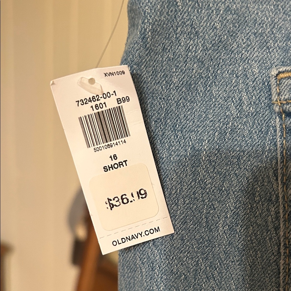 Old Navy Women's Light Blue Boyfriend Jeans - Picture 3 of 4